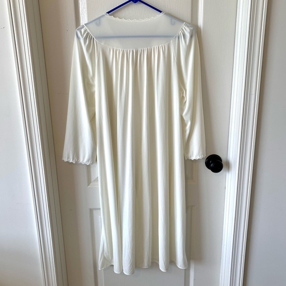Vintage SHADOWLINE Ivory Housecoat/Robe—SZ. Sm - Picture 11 of 14